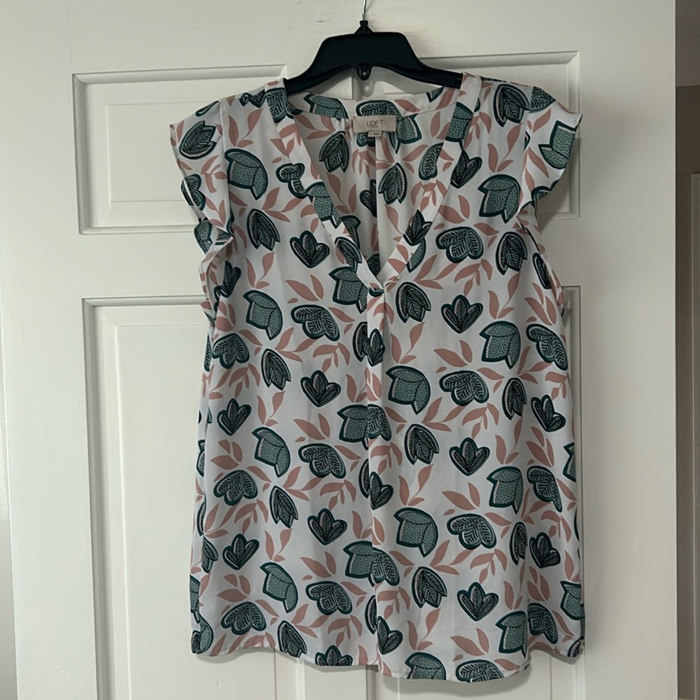 Women’s Loft Outlet flutter sleeve blouse size medium